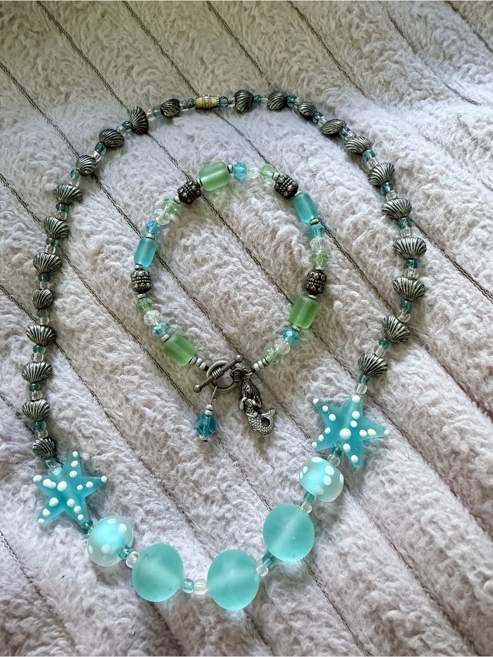 Mermaid Set!🧜‍♀️
Turquoise Starfish Glass Bead Necklace and Bracelet Set